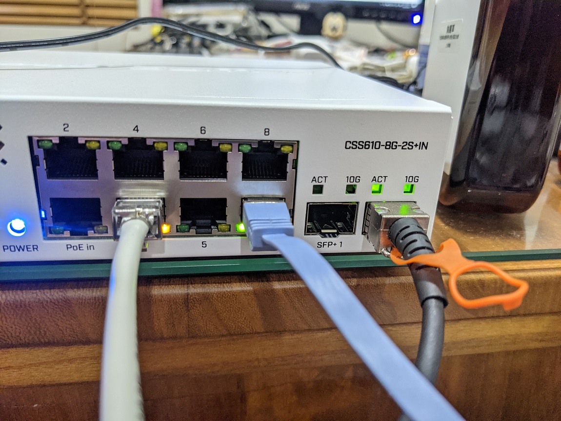 Bộ chuyển mạch Switch Mikrotik CSS610-8G-2S+IN | Maitel